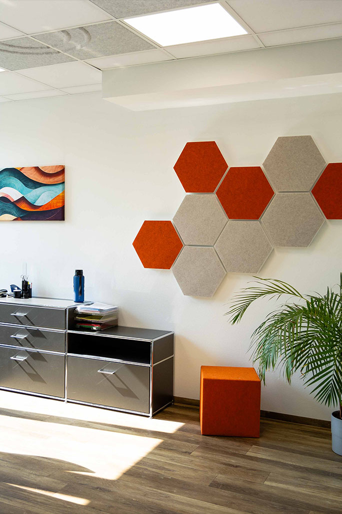 Bunte HEXAGONE an der Wand